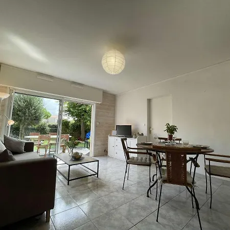 3 Pieces Avec Piscine, Proche Commerces Et Transports, La Rochelle - Fr-1-246-690