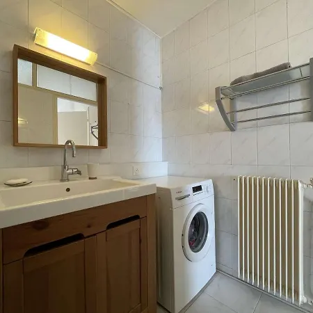 3 Pieces Avec Piscine, Proche Commerces Et Transports, La Rochelle - Fr-1-246-690 *