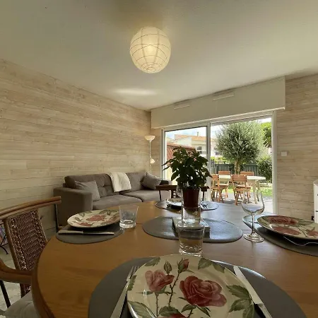 Apartment 3 Pieces Avec Piscine, Proche Commerces Et Transports, La Rochelle - Fr-1-246-690